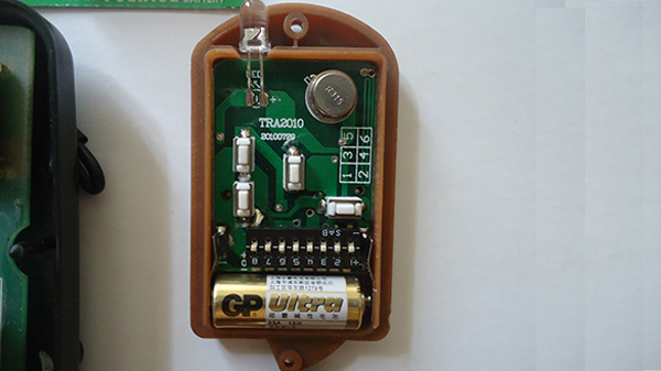 remote bình thường và không bị rỉ sét